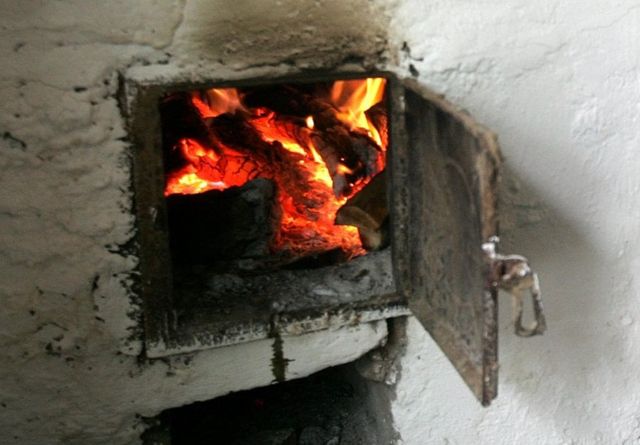 Doi oameni au murit intoxicați cu monoxid de carbon într-o gospodărie din raionul Dubăsari