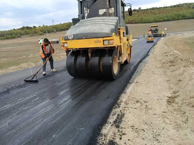 Lucrările pe drumul regional G65 din Telenești au ajuns la peste 45% de execuție