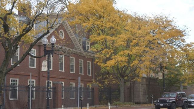 El exjefe de la morgue de Harvard, condenado a 8 años por tráfico de restos humanos