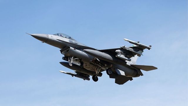 Ирански медии съобщават за експлозии на остров Харг и в пристанищния град Джаск
