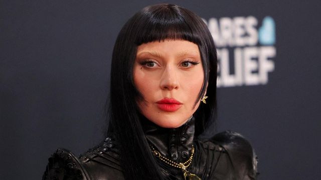 Lady Gaga prende posizione contro l’Ice durante un concerto a Tokyo