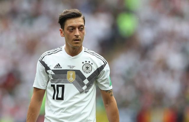 Mijlocașul german Mesut Ozil, câștigător al Cupei Mondiale, și-a anunțat retragerea din fotbal