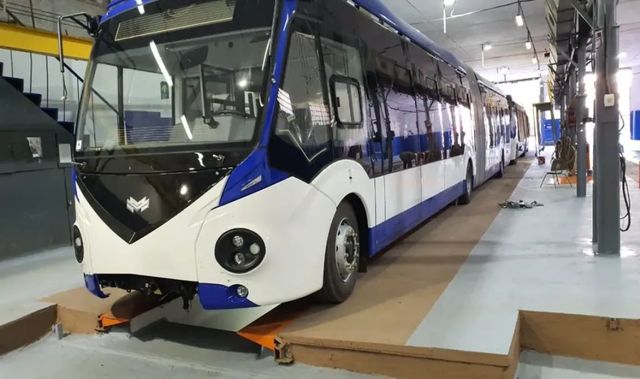 Cinci troleibuze articulate au fost introduse astăzi pe rutele din Capitală