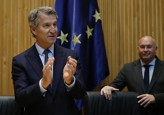 Feijóo compara a Sánchez con Orbán y rechaza la regularización de inmigrantes por “inhumana, injusta, insegura e insostenible”