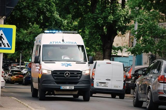 Un copil de doi ani a ajuns la spital după ce a băut solvent