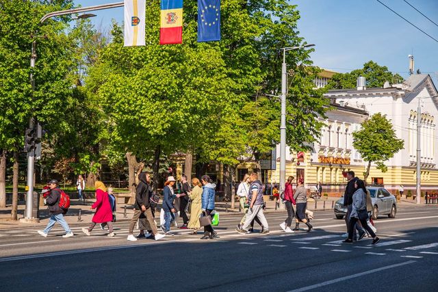 În această vară, moldovenii își caută mai activ de muncă decât de obicei