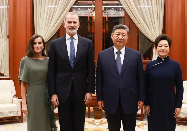 Felipe VI pide resolver las dificultades que aún existen para empresas españolas en China