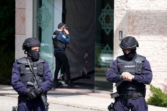 Două persoane au fost înjunghiate mortal într-un centru religios al musulmanilor din Lisabona