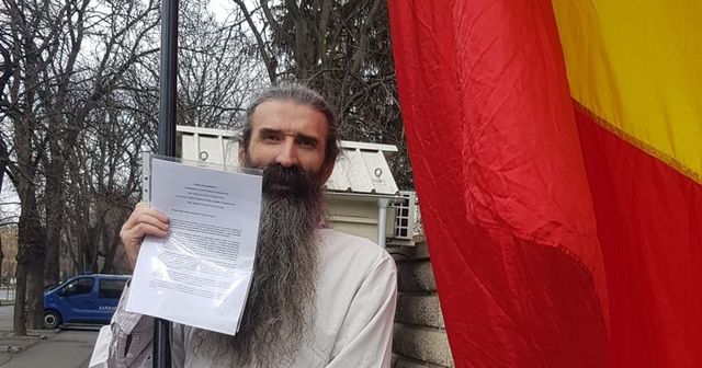 Stegarul Dac, aflat în arest preventiv la Penitenciarul Rahova, a escaladat un gard și s-a urcat într-un pom