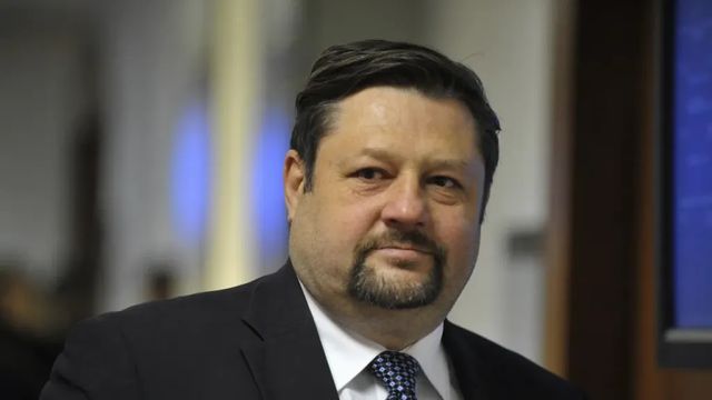 Uprchlý exposlanec Wolf se vrací do Česka