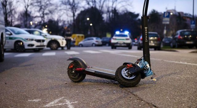 Milano, scontro tra due monopattini: morto un 31enne