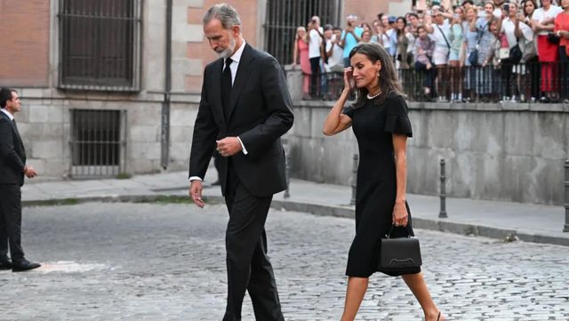 Felipe VI despide a su primo Juan Gómez-Acebo