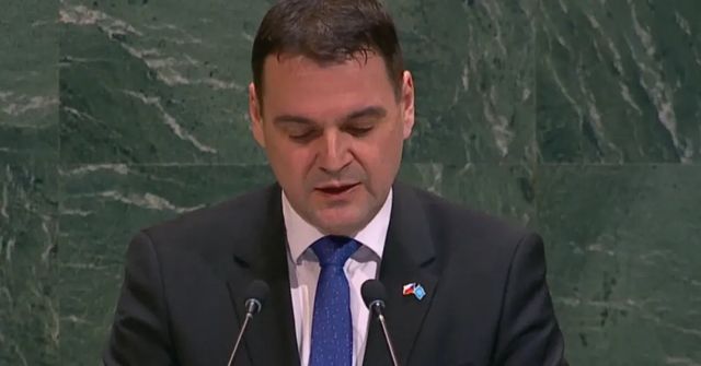 Invaze není legitimní, je čas válku ukončit, vzkázal Macinka Rusku