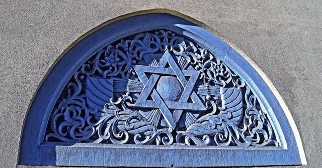 Za pokus zapálit brněnskou synagogu dostal mladík sedm let vězení