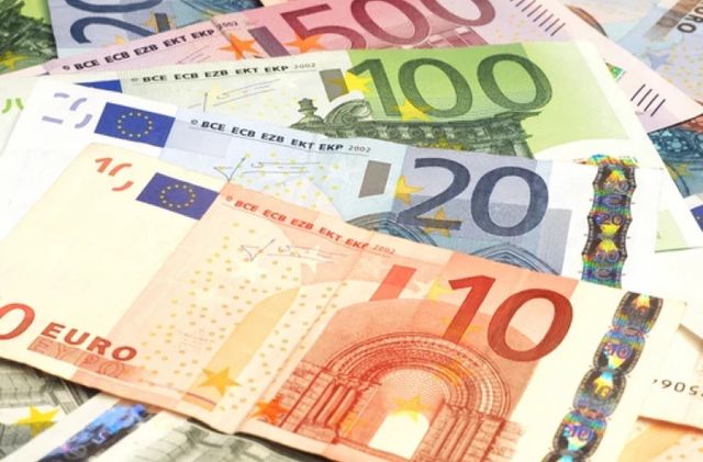 Dolarul se scumpește cu șapte bani. Cât valorează euro astăzi, 29 iulie