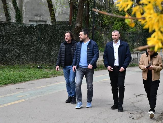 Ciprian Ciucu spune că parcul Herăstrău a ajuns o cacofonie ridicolă de cașcarabete cu mici, popcorn, muțunache