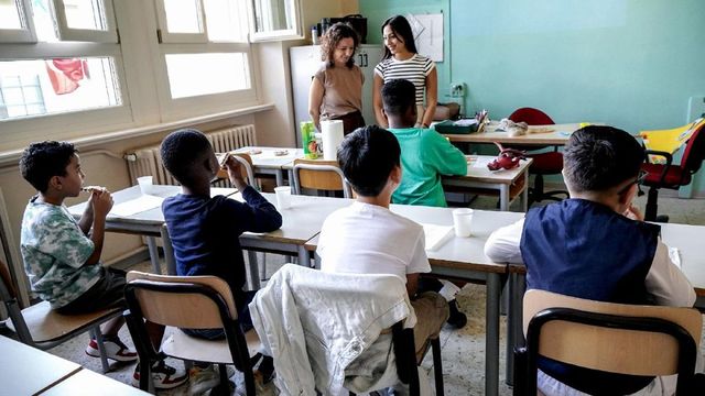 Scuola: tetto agli stranieri, multa per il burqa e allontanamento minori