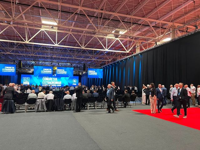 Începe Congresul PNL. Primele imagini din ziua în care liberalii își aleg noua conducere