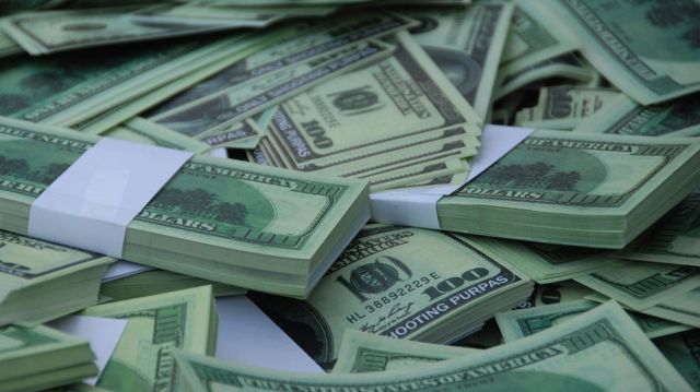 Lecsapott a NAV az ukrán pénzszállító autóra, hét ukránt, köztük egy volt tábornokot állítottak elő