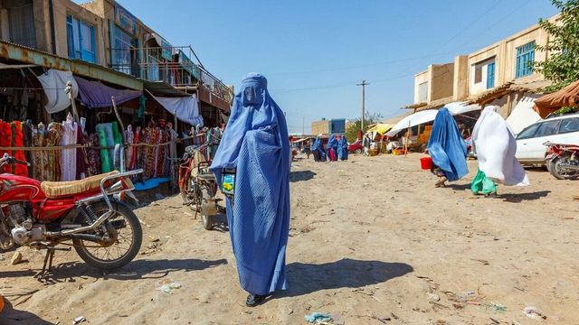 Talibanii au tăiat internetul în Afganistan