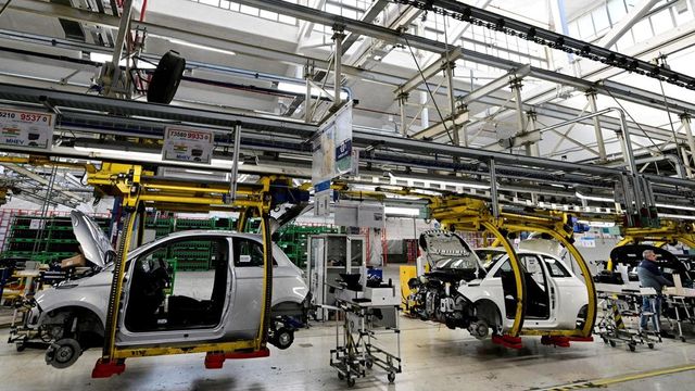 Stellantis, 22,2 miliardi di oneri nel 2025 per cambio strategia su elettrico