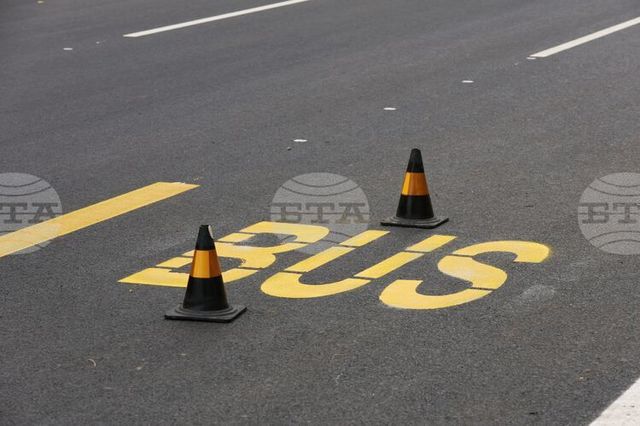 Инцидент с ученически бус в София – шофьорът е починал, няма пострадали деца