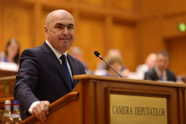 Ziua moțiunii! Parlamentul de la București decide azi soarta guvernului Bolojan