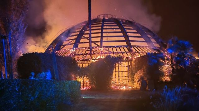 Arde en un incendio la cúpula de madera del restaurante de eventos de los hermanos Roca