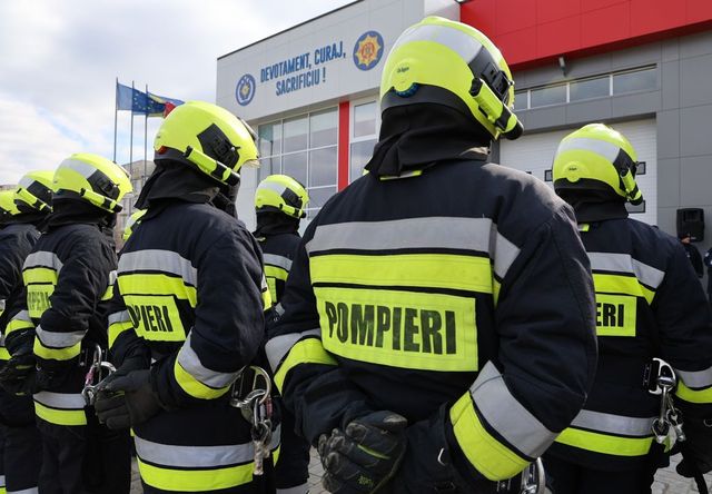 Peste 400 de pompieri și salvatori vor fi la datorie în Noaptea Învierii