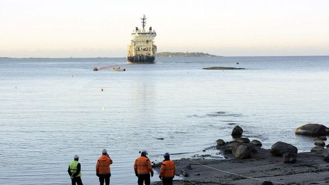 Un carguero chino rompe cables submarinos en el Báltico, pero todo apunta a Rusia