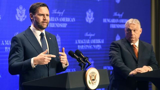Magyar Péter: Az USA is elengedte Orbán kezét