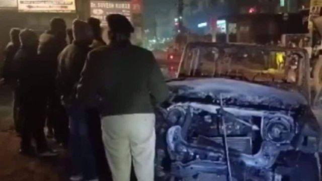 SUV set on fire after it hits 6 people in Patna
