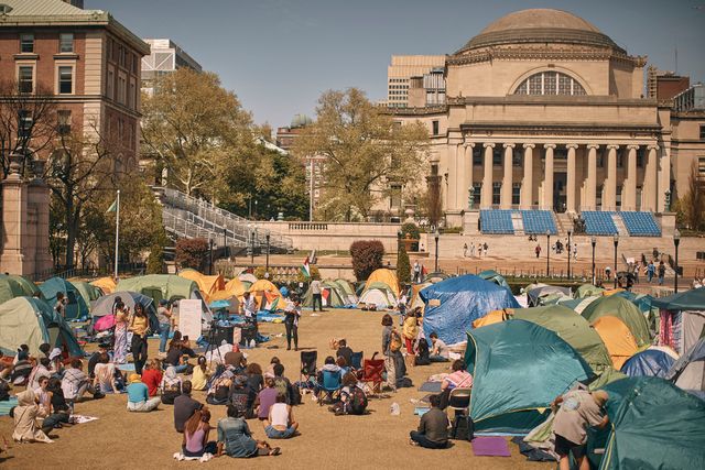 Gli studenti continuano la protesta, la Columbia University inizia a sospenderli