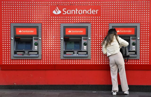 El Santander cerrará 95 sucursales en el Reino Unido lo que hace peligrar 750 empleos