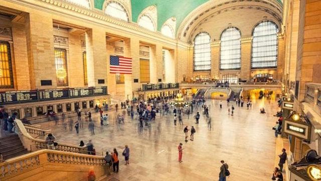 Ferisce con un machete tre anziani alla stazione di New York
