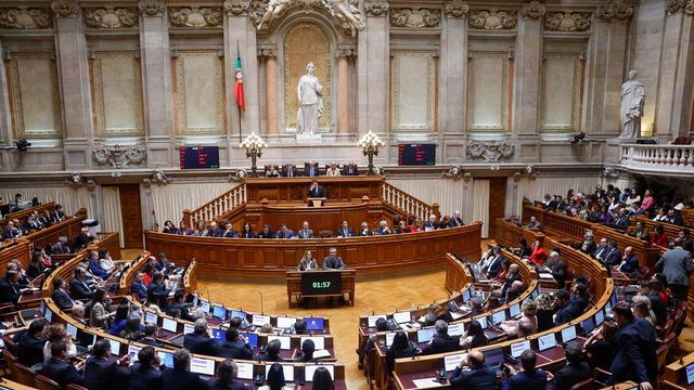 Portogallo, il presidente scioglie il Parlamento: elezioni il 18 maggio