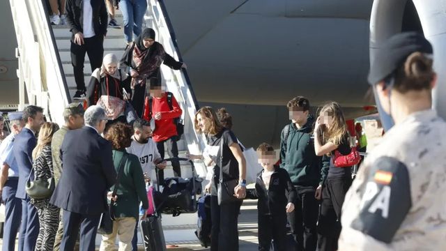 El tercer avión enviado por el Gobierno abandona Beirut con 81 personas