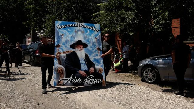 Baronul romilor, Artur Cerari, este petrecut azi pe ultimul drum