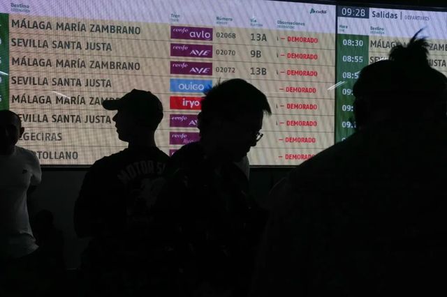 El AVE pierde puntualidad y solo el 35% de los trenes llega en hora