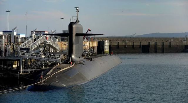 Francia, droni sorvolano base con sottomarini nucleari