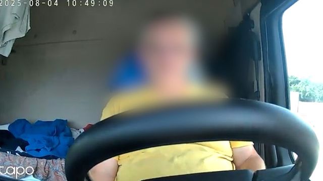 Incidente in A1, un video mostra autista che sente musica