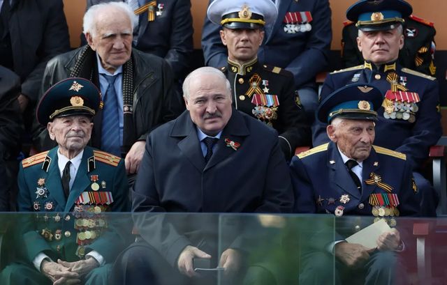 Președintele din Belarus, Alexander Lukașenko, a fost dus de urgență la spital
