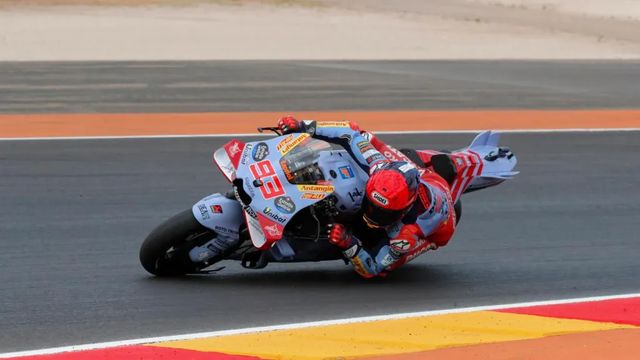 Marc Márquez vuela y lidera todo un viernes por primera vez en tres años