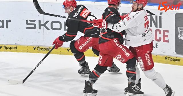 ONLINE: Mountfield HK - Třinec 0:2. Oceláři krok od semifinále, Cienciala zvyšuje