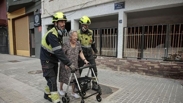 Los vecinos de El Saler ya pueden regresar a sus casas tras darse por estabilizado el incendio