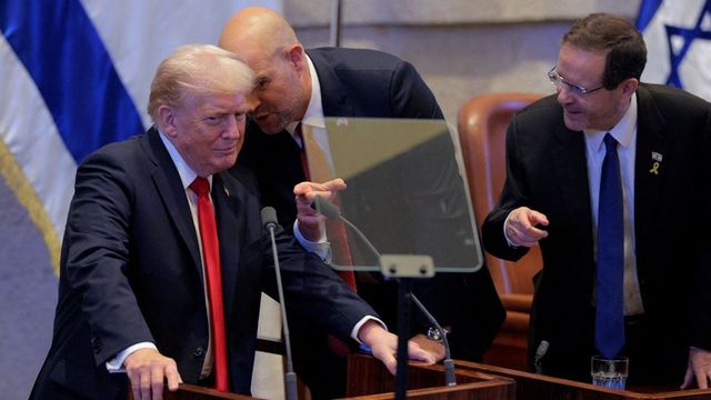 Two Israeli Lawmakers Disrupt Trump’s Speech In Parliament With ‘Recognise Palestine’ Signs | Watch