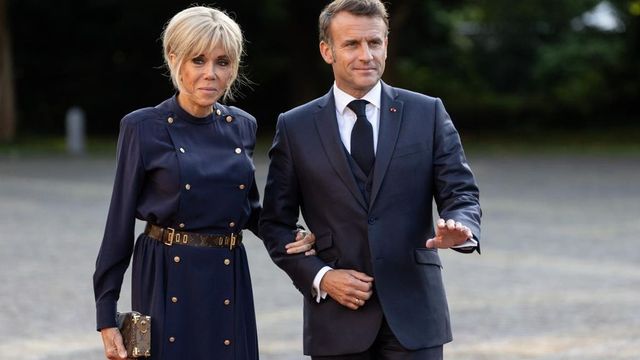 Zece persoane sunt judecate pentru hărțuirea soției președintelui francez, Emmanuel Macron