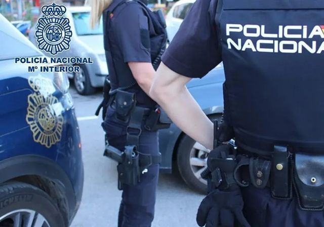 Apuñala a los padres de su expareja tras irrumpir en su casa con un machete en Málaga