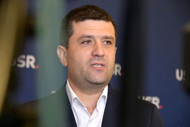 Moțiunea simplă împotriva ministrului Apărării, pregătită pentru februarie