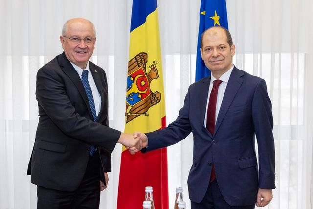 Cooperarea moldo-turcă, discutată de premierul Alexandru Munteanu și ambasadorul Turciei în Republica Moldova